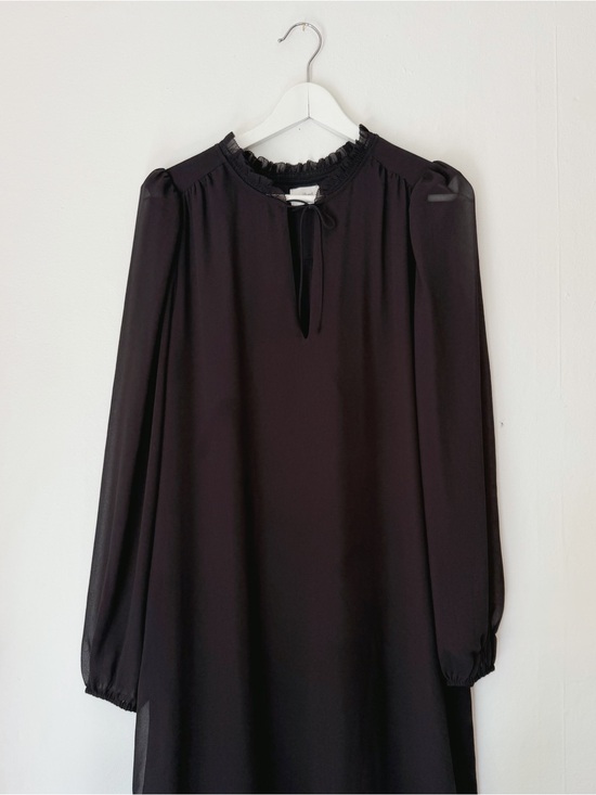 Wilfred Dresses & Skirts - Aritzia Wilfred Écoulement Black Flowy Dress